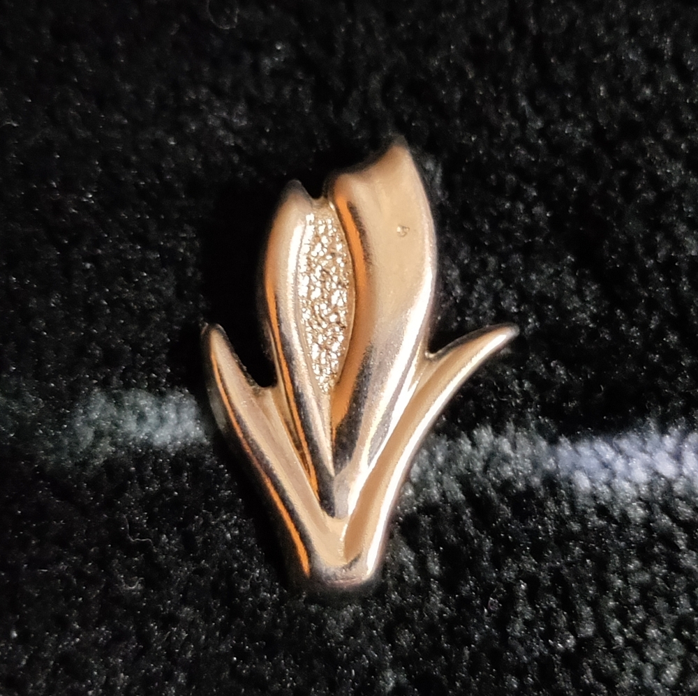 Vintage Floral Lapel pin